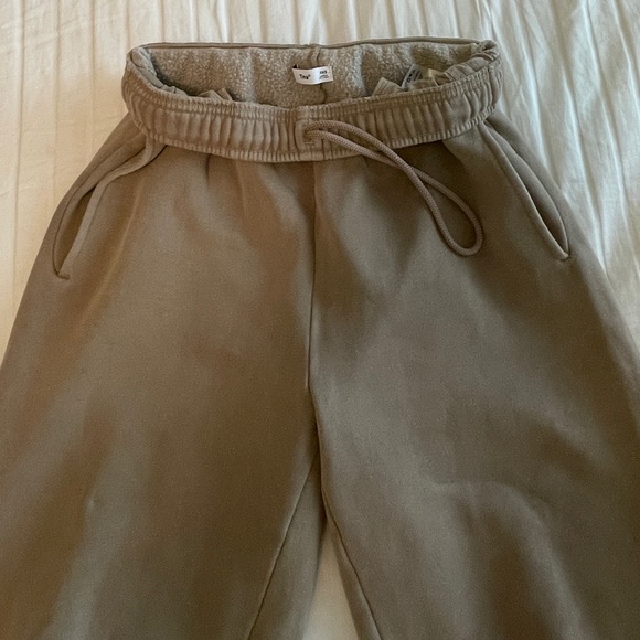 Aritzia Cozy Fleece mega sweatpant - Picture 4 of 5